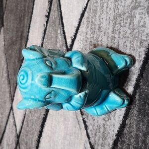 COLLECTIBLE TEAL SITTING ELEPHANT GOOD LUCK FIGURINE STATUE
